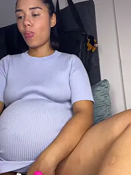 Snapshot of _Luana chatting on March 3, 2026, 1:12 am Luana online show from March 3, 2026, 1:12 am