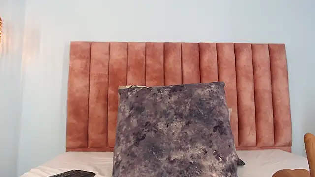 Snapshot of violeta_leon chatting on February 20, 2026, 6:26 am violeta leon online show from February 20, 2026, 6:26 am