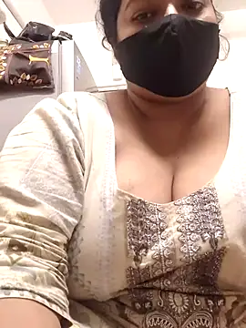 zeepe19 online show from November 11, 2025, 5:35 pm