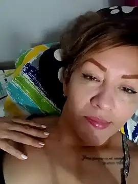 Snapshot of Divahank chatting on December 3, 2024, 10:50 am Divahank online show from December 3, 2024, 10:50 am