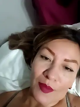 Snapshot of Divahank chatting on December 4, 2024, 9:29 am Divahank online show from December 4, 2024, 9:29 am