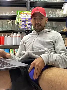 JuanZapata33 online show from December 2, 2024, 5:48 pm