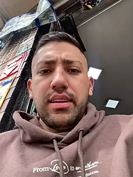 JuanZapata33 online show from December 29, 2024, 6:49 pm