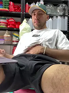 JuanZapata33 online show from January 13, 2025, 6:49 pm