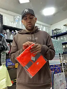 Snapshot of JuanZapata33 chatting on February 14, 2026, 9:22 pm JuanZapata33 online show from February 14, 2026, 9:22 pm