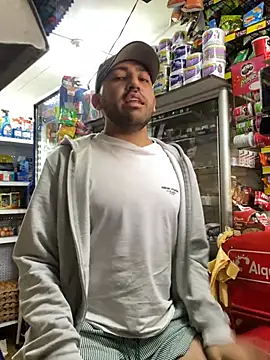 Snapshot of JuanZapata33 chatting on February 27, 2026, 9:37 pm JuanZapata33 online show from February 27, 2026, 9:37 pm