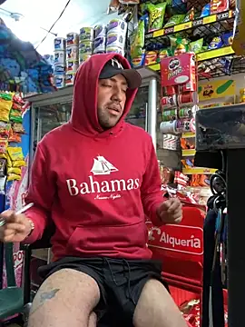 Snapshot of JuanZapata33 chatting on March 2, 2026, 10:16 pm JuanZapata33 online show from March 2, 2026, 10:16 pm