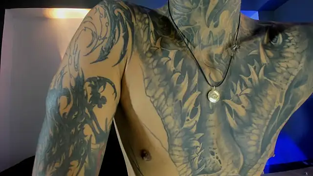 Travistanner 28 online show from December 4, 2025, 8:17 pm