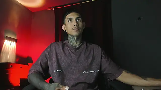 Travistanner 28 online show from April 4, 2026, 3:49 am