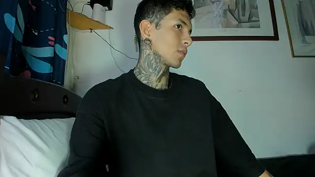 Travistanner 28 online show from April 14, 2026, 4:02 pm