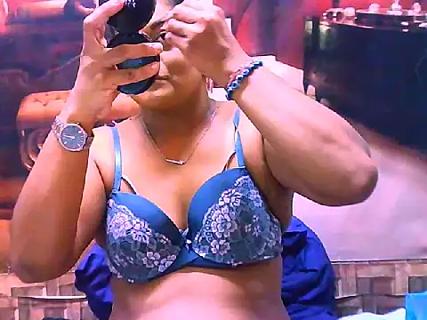 Snapshot of indianCherryPie chatting on April 13, 2026, 6:30 am indianCherryPie online show from April 13, 2026, 6:30 am