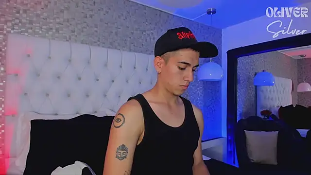 Snapshot of OliverSilverr chatting on December 8, 2024, 9:19 pm OliverSilverr online show from December 8, 2024, 9:19 pm