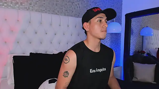 Snapshot of OliverSilverr chatting on December 24, 2024, 3:16 am OliverSilverr online show from December 24, 2024, 3:16 am