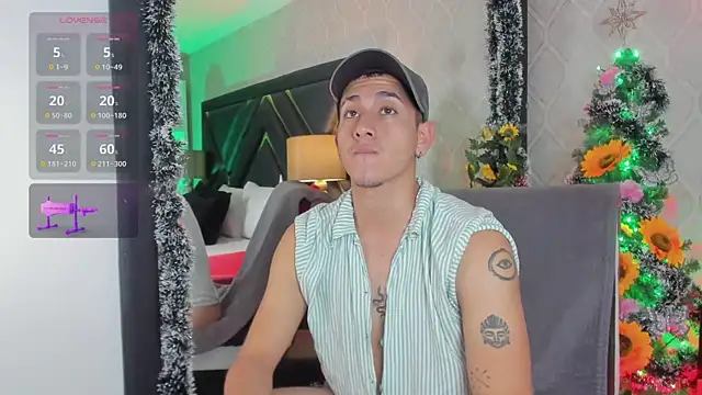 Snapshot of OliverSilverr chatting on December 24, 2024, 10:28 pm OliverSilverr online show from December 24, 2024, 10:28 pm