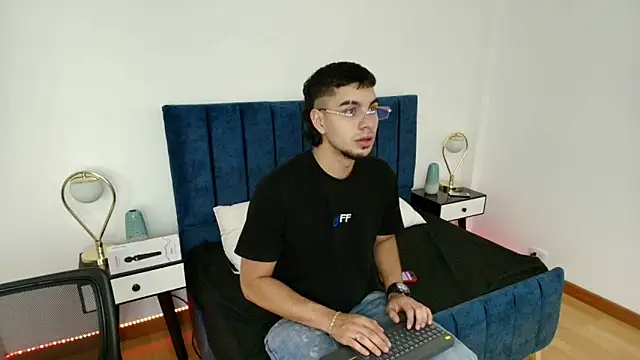 Amadeo Wild online show from March 15, 2025, 3:37 pm