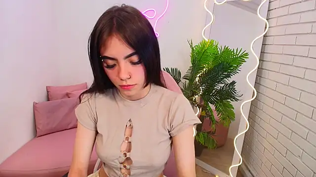 Snapshot of Roxanne_tay chatting on December 11, 2024, 6:36 am Roxanne tay online show from December 11, 2024, 6:36 am