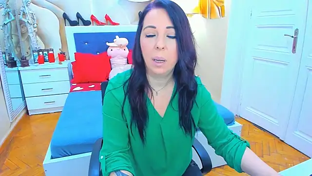 LauraSin online show from March 11, 2025, 4:10 am