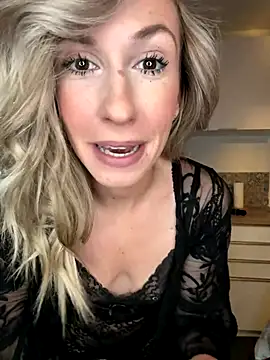 Snapshot of lola_tentatiion chatting on November 20, 2025, 8:14 am lola tentatiion online show from November 20, 2025, 8:14 am