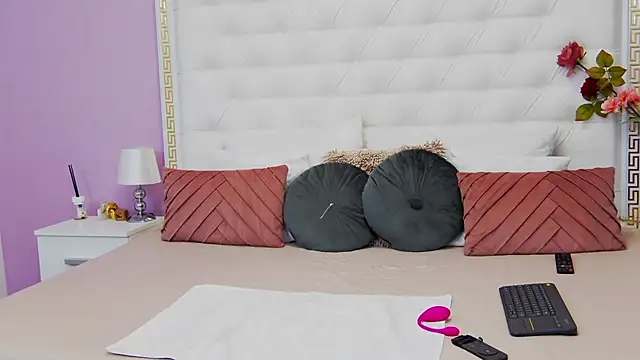 Lenna Paul online show from March 3, 2025, 5:31 am