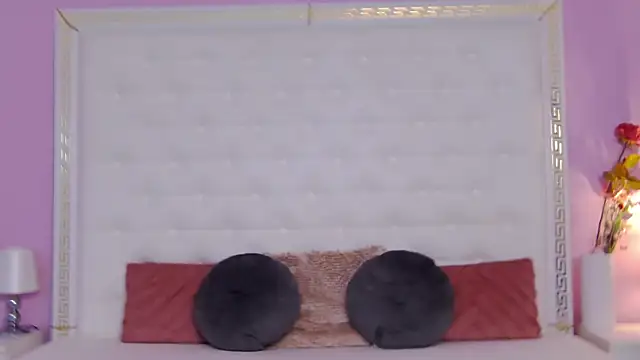 Lenna Paul online show from April 7, 2026, 5:19 am