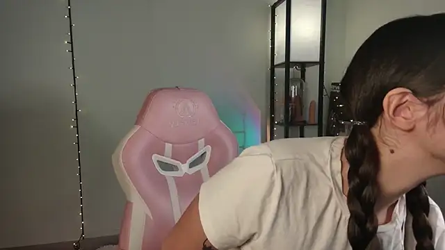 purrrrrrrrr online show from December 5, 2024, 1:17 pm