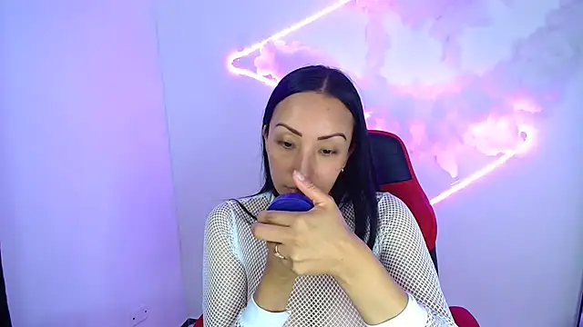 yaralyminjo2 online show from January 13, 2025, 2:21 pm