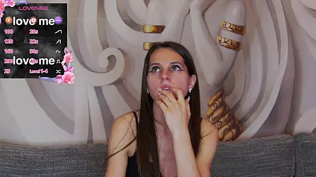 hailey peach online show from July 6, 2026, 5:04 pm