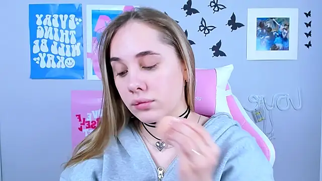 MiaMilas online show from January 6, 2025, 4:36 am