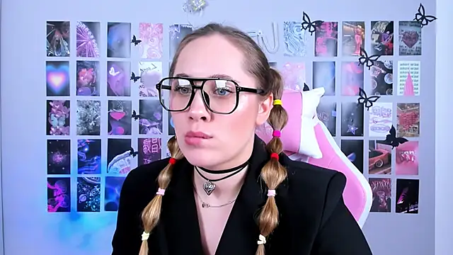 MiaMilas online show from March 4, 2025, 7:51 am