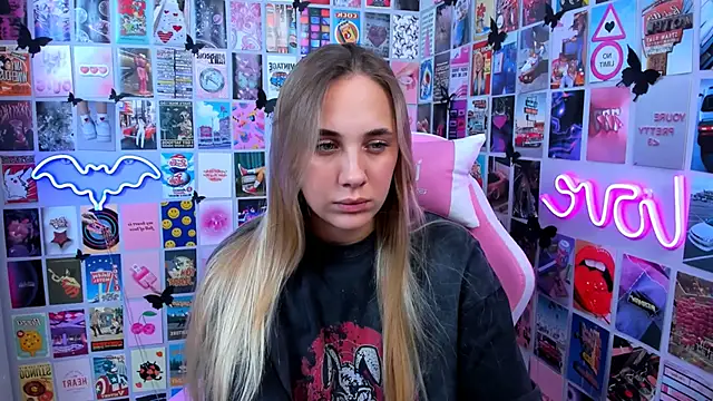 MiaMilas online show from October 16, 2025, 5:14 pm