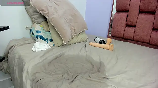 kristakinnky online show from March 4, 2025, 5:03 pm