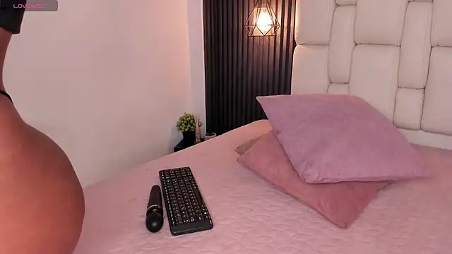 Snapshot of kristakinnky chatting on May 27, 2026, 12:13 pm kristakinnky online show from May 27, 2026, 12:13 pm