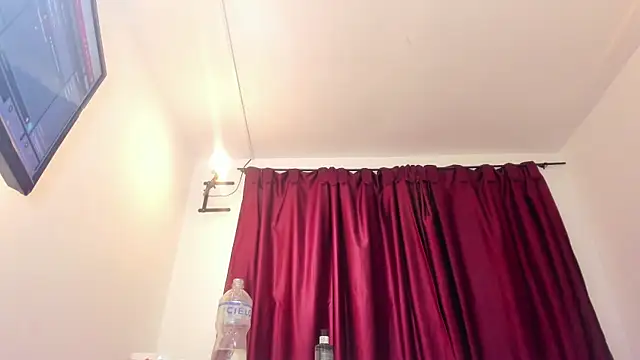 Snapshot of _Caroliina chatting on December 28, 2024, 5:14 pm Caroliina online show from December 28, 2024, 5:14 pm