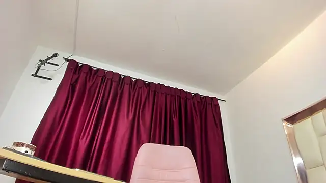  Caroliina online show from April 17, 2026, 6:55 pm