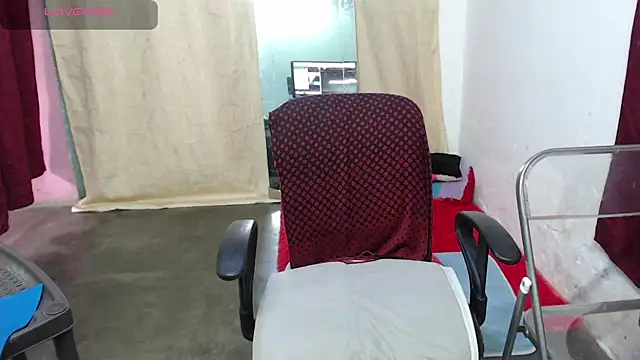 Snapshot of Aranza-Queen chatting on March 31, 2026, 6:41 pm Aranza-Queen online show from March 31, 2026, 6:41 pm