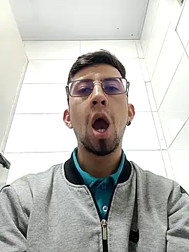 Snapshot of stivevv chatting on March 4, 2026, 6:25 pm stivevv online show from March 4, 2026, 6:25 pm