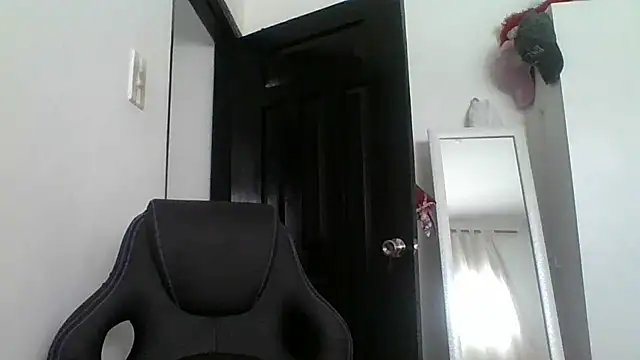 Anne kis online show from January 8, 2025, 5:05 pm