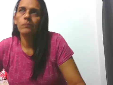 latinbrunettet online show from May 19, 2026, 1:17 pm
