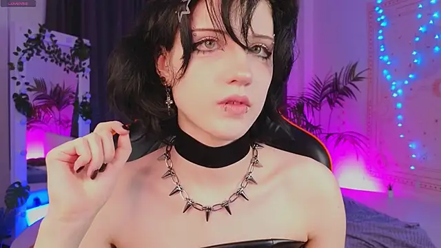 Snapshot of dark_vamp_ chatting on January 31, 2025, 9:16 pm dark vamp  online show from January 31, 2025, 9:16 pm