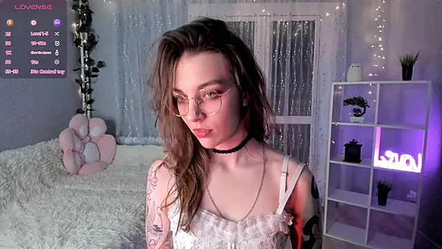 Snapshot of AraCopple chatting on December 15, 2024, 9:31 pm AraCopple online show from December 15, 2024, 9:31 pm