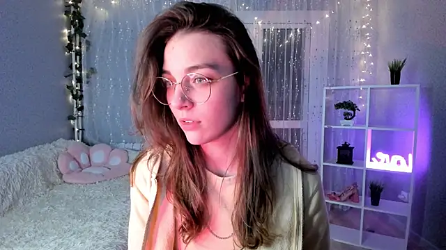 Snapshot of AraCopple chatting on December 20, 2024, 3:14 am AraCopple online show from December 20, 2024, 3:14 am