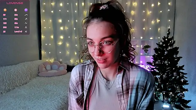 Snapshot of AraCopple chatting on January 10, 2025, 12:59 am AraCopple online show from January 10, 2025, 12:59 am