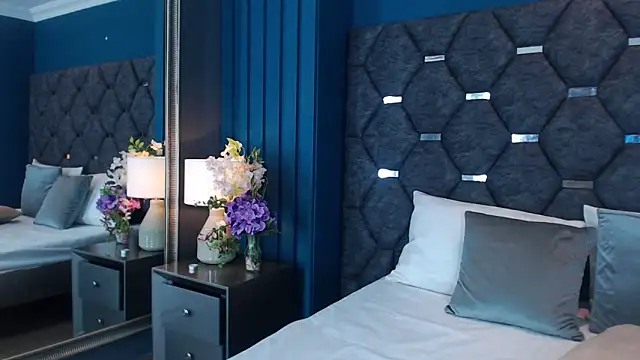 VanessaGlenn online show from October 31, 2025, 3:13 pm