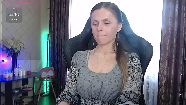 JessieOMays online show from May 27, 2026, 6:21 am
