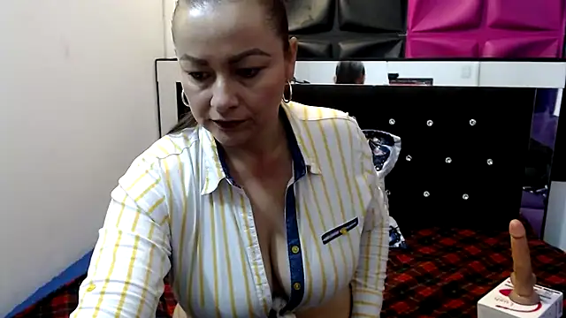 Snapshot of ScarletGlow1 chatting on January 28, 2025, 5:35 pm ScarletGlow1 online show from January 28, 2025, 5:35 pm