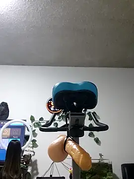 jesicardiente27 online show from March 1, 2026, 10:34 pm