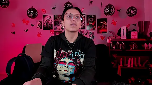 lilith-deveraux online show from November 19, 2025, 2:39 pm