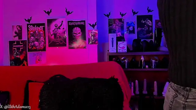 lilith-deveraux online show from February 24, 2026, 7:12 pm