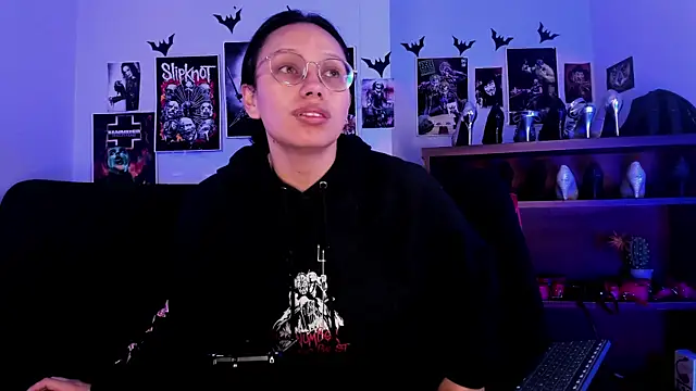 lilith-deveraux online show from July 9, 2026, 4:33 pm