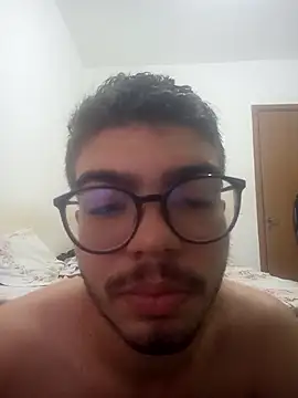 Snapshot of Edwardsky000 chatting on December 10, 2024, 10:47 pm Edwardsky000 online show from December 10, 2024, 10:47 pm